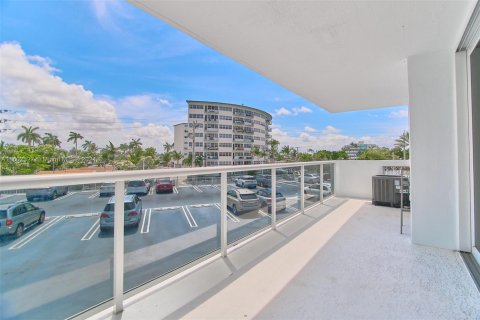 Condo in Fort Lauderdale, Florida, 2 bedrooms  № 1232695 - photo 9