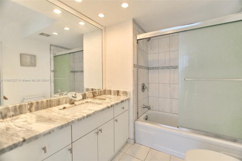 Condo in Fort Lauderdale, Florida, 2 bedrooms  № 1232695 - photo 19