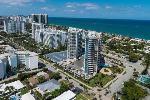 Condo in Fort Lauderdale, Florida, 2 bedrooms  № 1232695 - photo 1