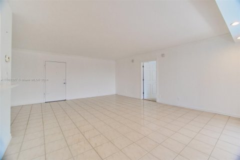 Condo in Fort Lauderdale, Florida, 2 bedrooms  № 1232695 - photo 6