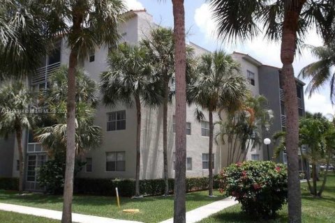 Condominio en venta en North Lauderdale, Florida, 1 dormitorio, 77.11 m2 № 887430 - foto 3