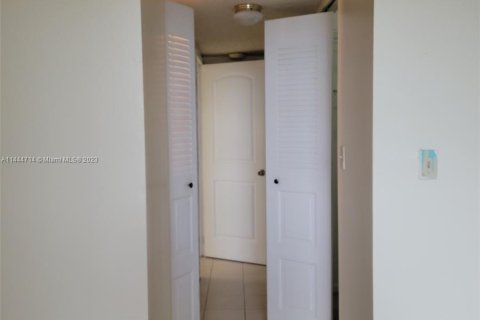 Condominio en venta en North Lauderdale, Florida, 1 dormitorio, 77.11 m2 № 887430 - foto 17
