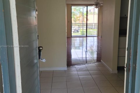 Condominio en venta en North Lauderdale, Florida, 1 dormitorio, 77.11 m2 № 887430 - foto 5