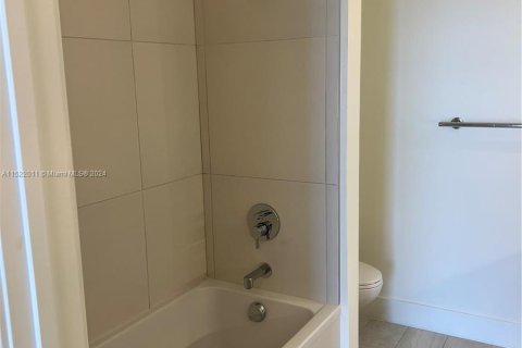 Condo in Sunrise, Florida, 2 bedrooms  № 972368 - photo 18