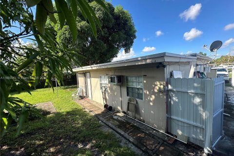 Casa en venta en Miami, Florida, 6 dormitorios, 193.98 m2 № 1378928 - foto 4