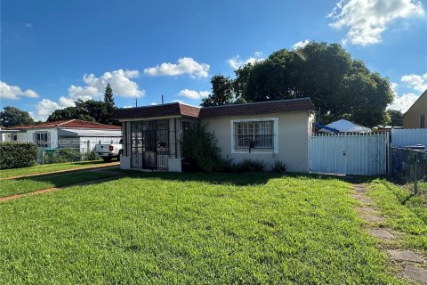 Villa ou maison à vendre à Miami, Floride: 6 chambres, 193.98 m2 № 1378928 - photo 2