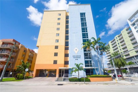 Condo in Miami, Florida, 1 bedroom  № 1378879 - photo 25