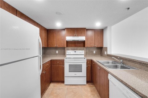 Condo in Miami, Florida, 1 bedroom  № 1378879 - photo 6