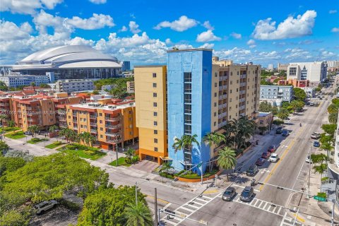 Condo in Miami, Florida, 1 bedroom  № 1378879 - photo 26