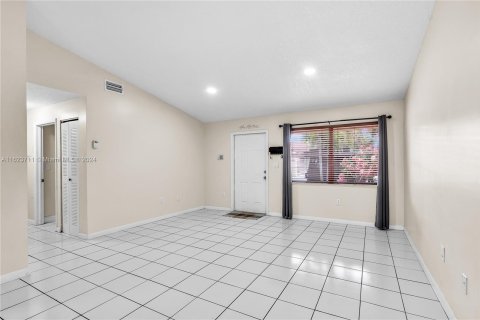 Adosado en venta en Miami, Florida, 2 dormitorios, 104.98 m2 № 1270901 - foto 16