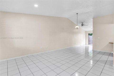 Adosado en venta en Miami, Florida, 2 dormitorios, 104.98 m2 № 1270901 - foto 14