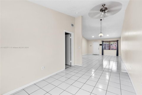 Adosado en venta en Miami, Florida, 2 dormitorios, 104.98 m2 № 1270901 - foto 21