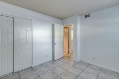 Condo in Pompano Beach, Florida, 2 bedrooms  № 1310288 - photo 11