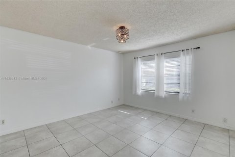 Condo in Pompano Beach, Florida, 2 bedrooms  № 1310288 - photo 13