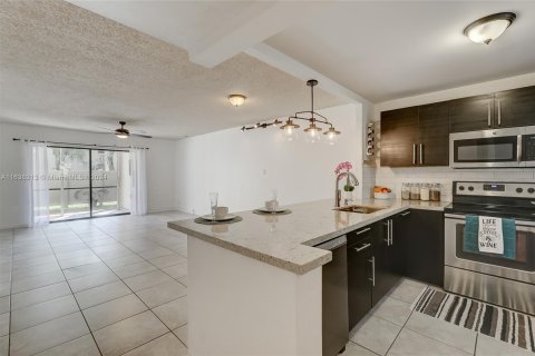 Copropriété à vendre à Pompano Beach, Floride: 2 chambres, 86.96 m2 № 1310288 - photo 1