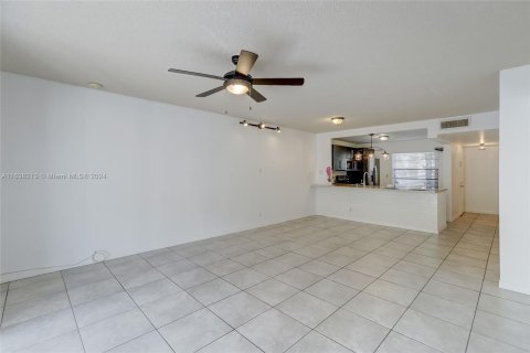 Condo in Pompano Beach, Florida, 2 bedrooms  № 1310288 - photo 5