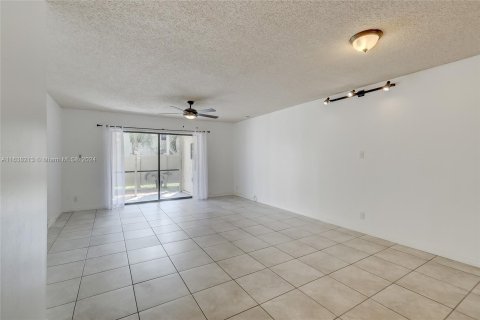 Copropriété à vendre à Pompano Beach, Floride: 2 chambres, 86.96 m2 № 1310288 - photo 2