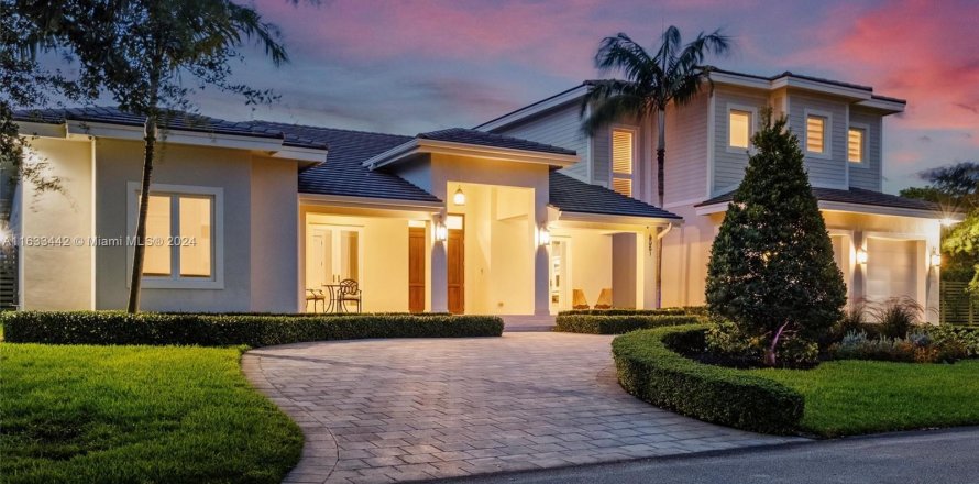 Villa ou maison à Palmetto Bay, Floride 4 chambres, 431.81 m2 № 1310383