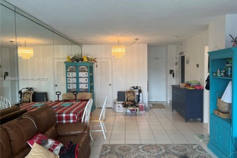 Condominio en venta en Hallandale Beach, Florida, 1 dormitorio, 74.14 m2 № 956333 - foto 11