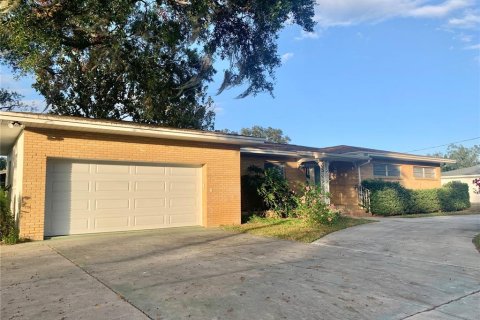 House in Tampa, Florida 4 bedrooms, 194.72 sq.m. № 1444212 - photo 1