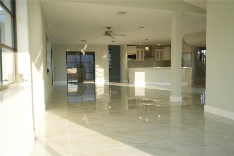 House in Port Charlotte, Florida 5 bedrooms, 337.61 sq.m. № 1197202 - photo 15