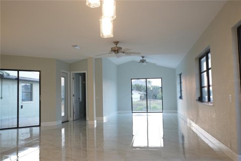 House in Port Charlotte, Florida 5 bedrooms, 337.61 sq.m. № 1197202 - photo 30