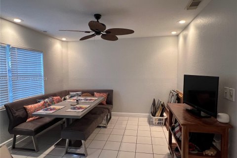 Townhouse in Miami, Florida 3 bedrooms, 142.6 sq.m. № 1401574 - photo 8