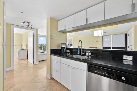 Condo in Miami Beach, Florida, 2 bedrooms  № 1102661 - photo 10