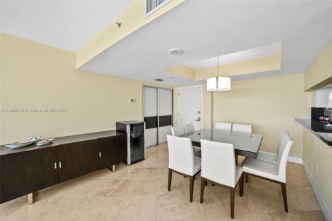 Condo in Miami Beach, Florida, 2 bedrooms  № 1102661 - photo 7