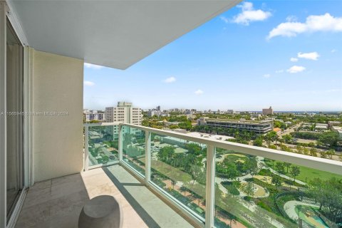 Condo in Miami Beach, Florida, 2 bedrooms  № 1102661 - photo 16