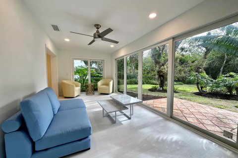 House in Vero Beach, Florida 2 bedrooms, 158.21 sq.m. № 913243 - photo 5