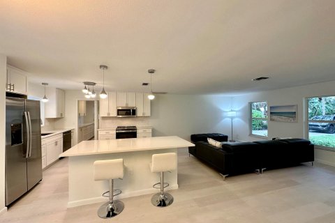 House in Vero Beach, Florida 2 bedrooms, 158.21 sq.m. № 913243 - photo 10