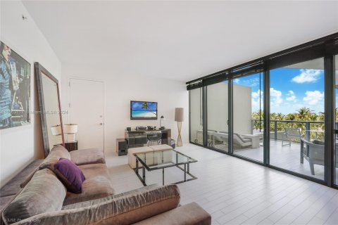 Condo in Miami Beach, Florida, 1 bedroom  № 1102606 - photo 1