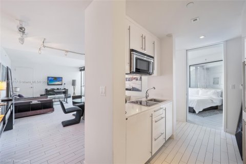 Condo in Miami Beach, Florida, 1 bedroom  № 1102606 - photo 4