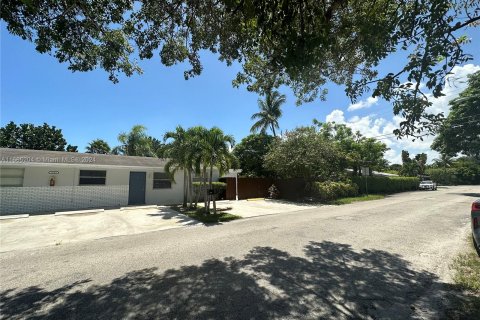 Villa ou maison à louer à Fort Lauderdale, Floride: 3 chambres, 116.13 m2 № 1377459 - photo 12