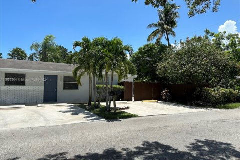 Villa ou maison à louer à Fort Lauderdale, Floride: 3 chambres, 116.13 m2 № 1377459 - photo 1