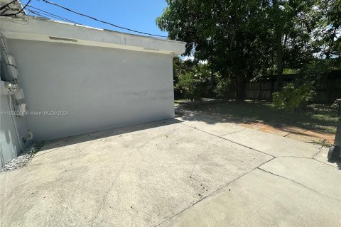 House in Fort Lauderdale, Florida 3 bedrooms, 116.13 sq.m. № 1377459 - photo 14