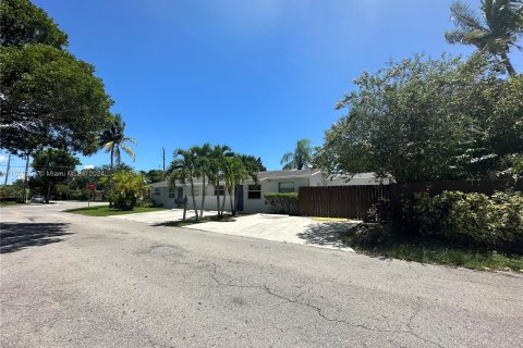 Villa ou maison à louer à Fort Lauderdale, Floride: 3 chambres, 116.13 m2 № 1377459 - photo 17