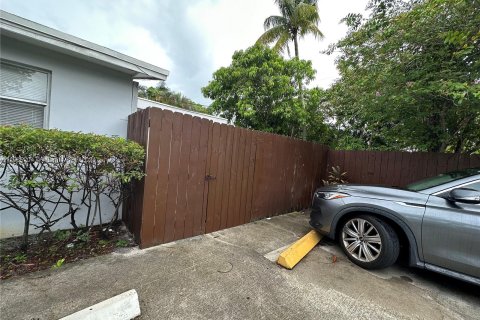 Villa ou maison à louer à Fort Lauderdale, Floride: 3 chambres, 116.13 m2 № 1377459 - photo 11