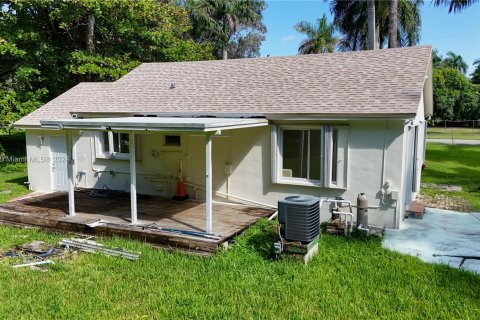 House in Miami, Florida 2 bedrooms, 94.39 sq.m. № 1360623 - photo 30