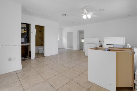 House in Miami, Florida 2 bedrooms, 94.39 sq.m. № 1360623 - photo 17