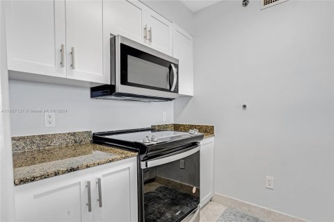 Condo in Miami, Florida, 3 bedrooms  № 1360666 - photo 7