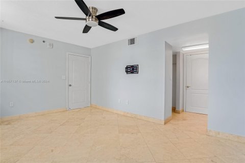 Copropriété à vendre à Miami, Floride: 3 chambres, 114.46 m2 № 1360666 - photo 19