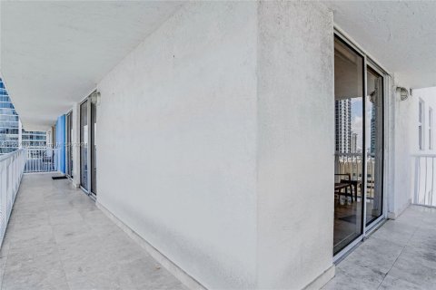 Copropriété à vendre à Miami, Floride: 3 chambres, 114.46 m2 № 1360666 - photo 23