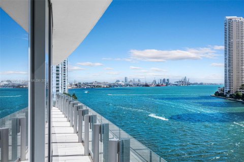 Condominio en venta en Miami, Florida, 4 dormitorios, 319.4 m2 № 1428480 - foto 2