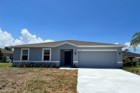 House in Cape Coral, Florida 4 bedrooms, 168.43 sq.m. № 1301371 - photo 1