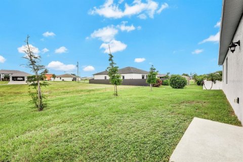 House in Cape Coral, Florida 4 bedrooms, 168.43 sq.m. № 1301371 - photo 26