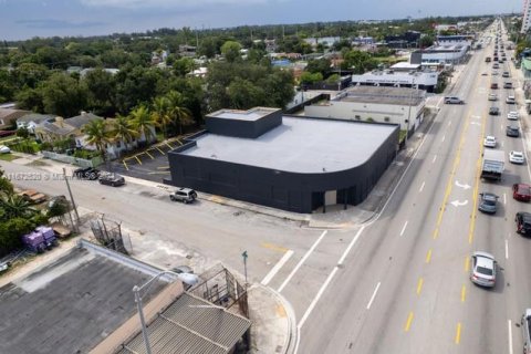 Propiedad comercial en venta en Miami, Florida № 1395172 - foto 4