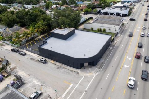 Propiedad comercial en venta en Miami, Florida № 1395172 - foto 2