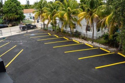 Propiedad comercial en venta en Miami, Florida № 1395172 - foto 7